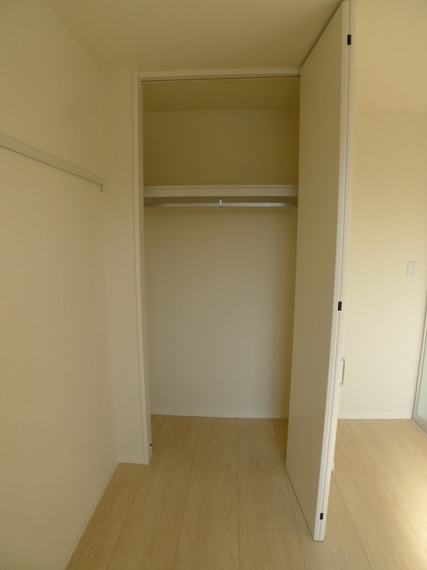 Receipt. Is it safe to many luggage.