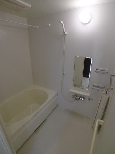 Bath. Refresh tired of the day.