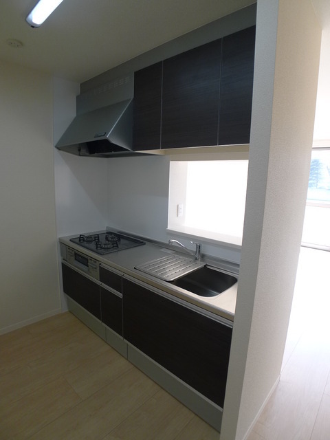 Kitchen. It is a popular counter-type system kitchen.