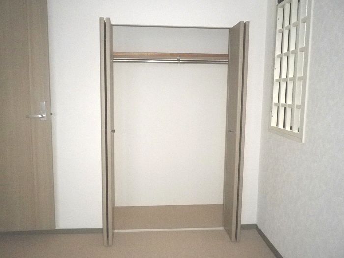 Receipt. Western-style closet