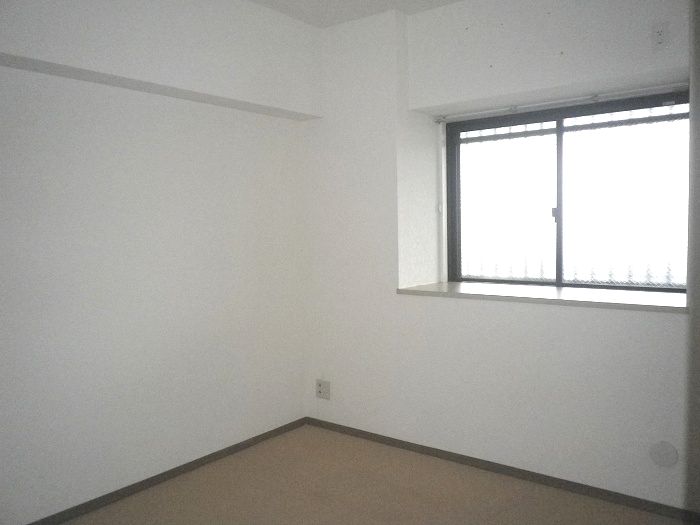 Other room space. Western style room There is the opening is bright