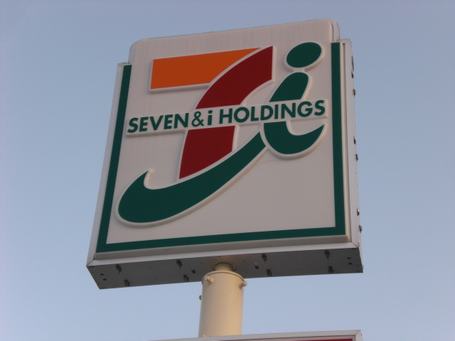 Convenience store. 150m to Seven-Eleven Higashi-Kakogawa Station north exit store (convenience store)