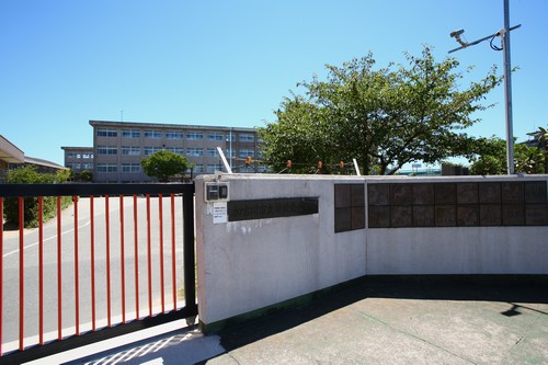 Primary school. Municipal Hiraoka 480m 6-minute walk to the east, elementary school