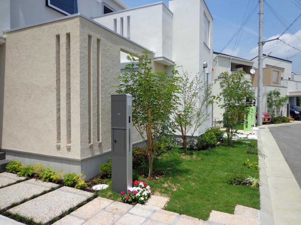 Sale already cityscape photo. Colorful green grass shine on the appearance of the white keynote (July 2012) shooting