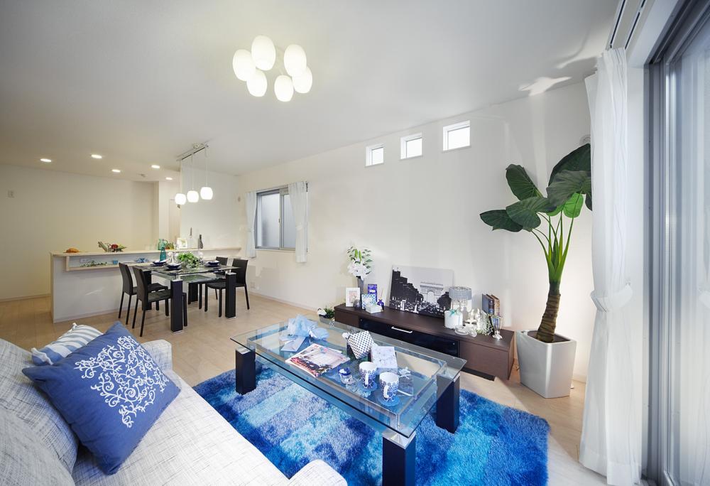 Living. Yet quality, Moist and peace and give us a calm south-facing bright LD space. (November 2013) Shooting