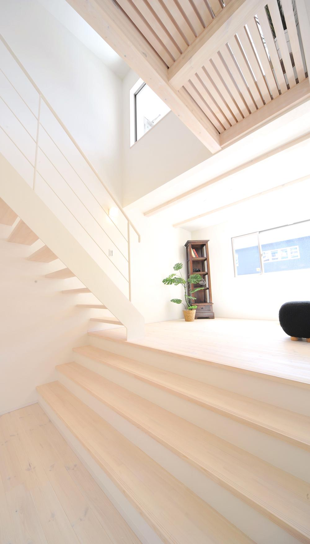 Model house photo. Produce a special space just a little bit in the split-level home. 