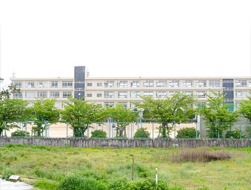 Primary school. Municipal Hatosato until elementary school 850m