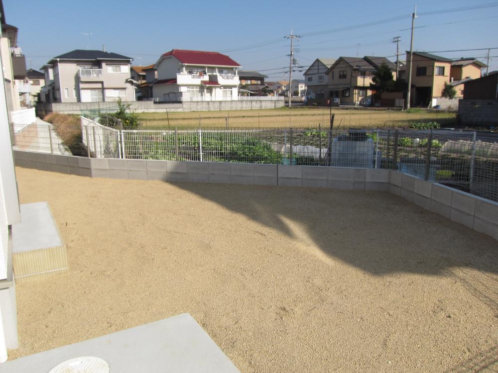 Garden. ◆ Garden facing south (12 May 2013) Shooting