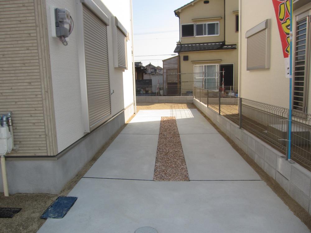 Parking lot. ◆ Parking two possible (December 2013) Shooting