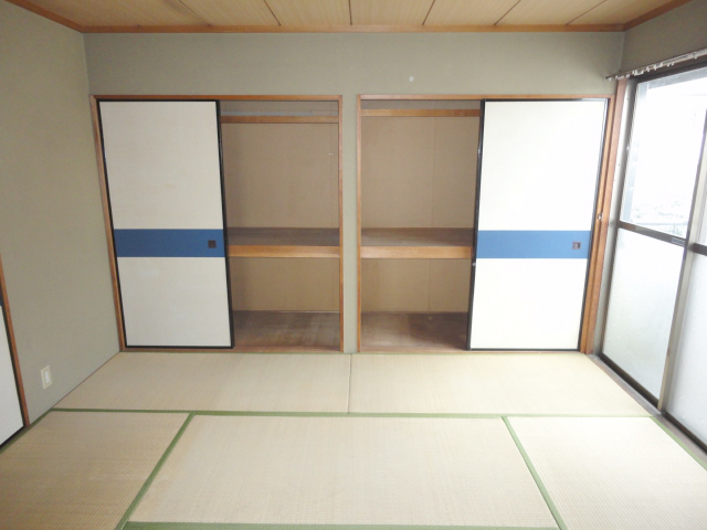 Receipt. ^^ You have between the closet 3 minutes