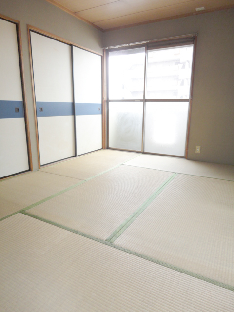 Other room space. Japanese-style room 6 quires ^^