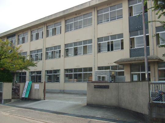 Primary school. Kakogawa Municipal Hatosato to elementary school 1711m