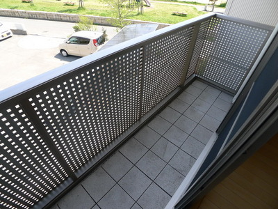 Balcony. It is a good balcony per yang