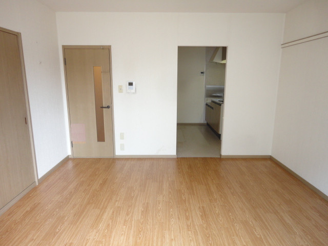 Living and room. Balcony - LDK10 pledge from ^^