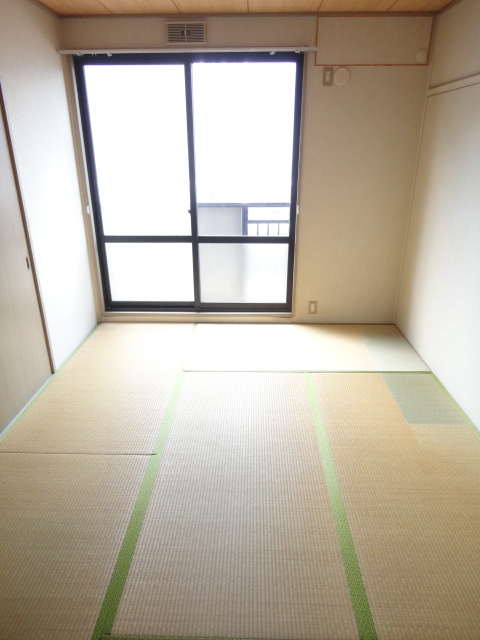 Other room space. Japanese-style room 6 quires ^^