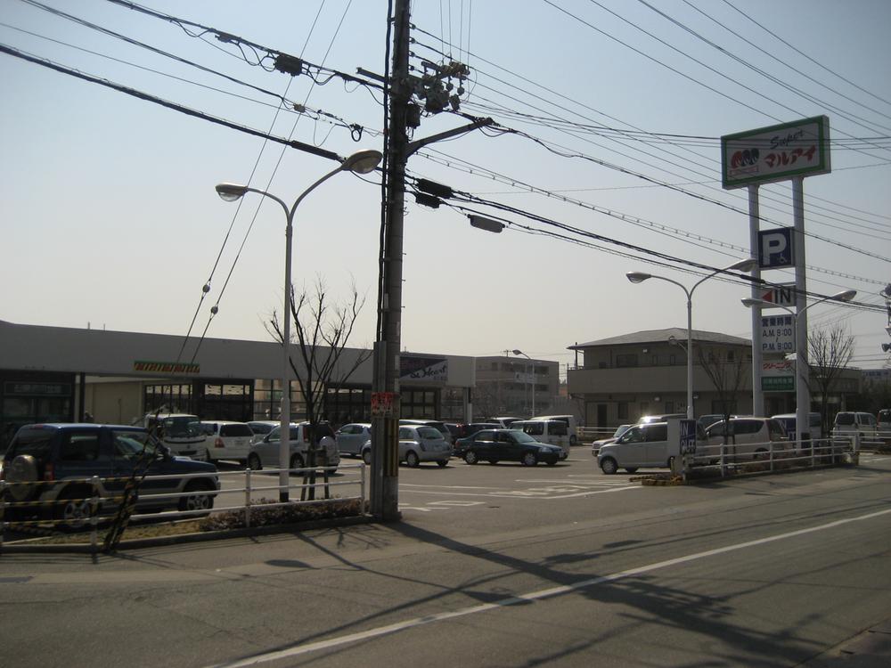 Supermarket. Maruay Hamanomiya to the store 550m