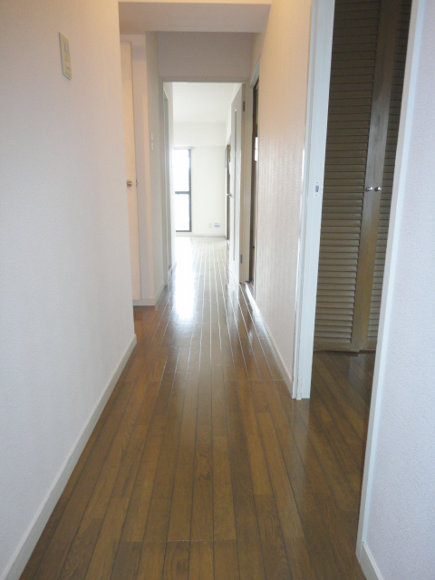 Other room space. Corridor part ^^ from the entrance