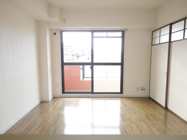 Living and room. Living ^^ from the counter