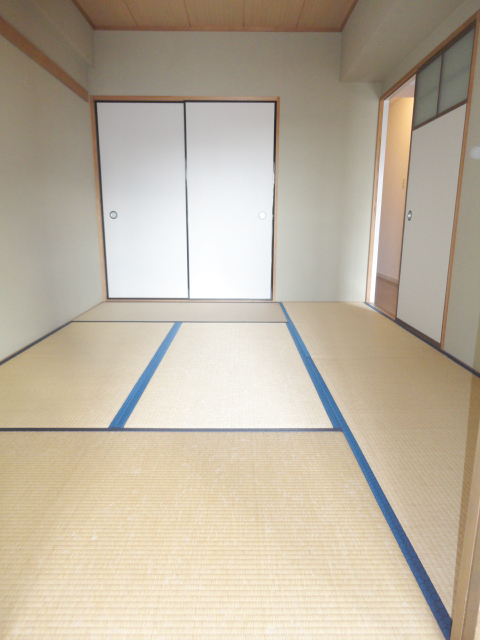 Other room space. Japanese-style room 6 quires ^^