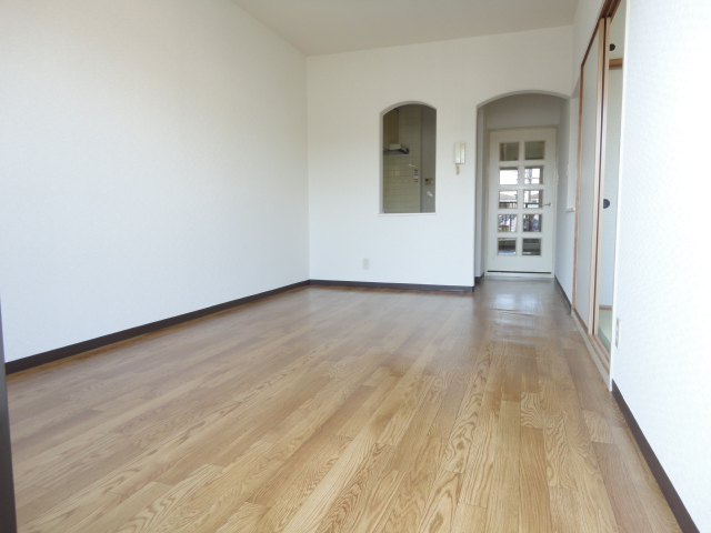 Living and room. Bright LDK10.5 Pledge!