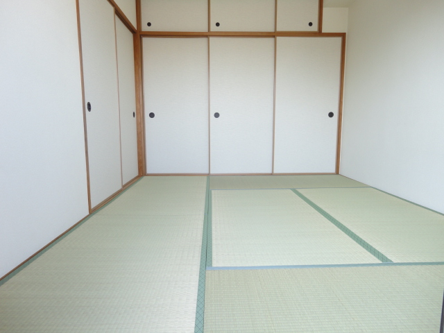 Other room space. Japanese-style room 6 quires!