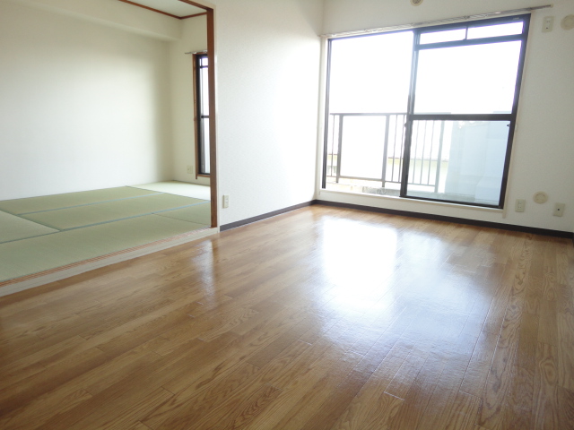 Other room space. LDK & Japanese-style room!