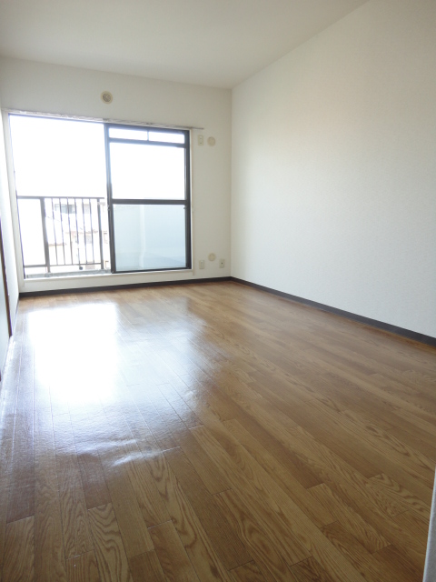 Living and room. Bright LDK10.5 Pledge!