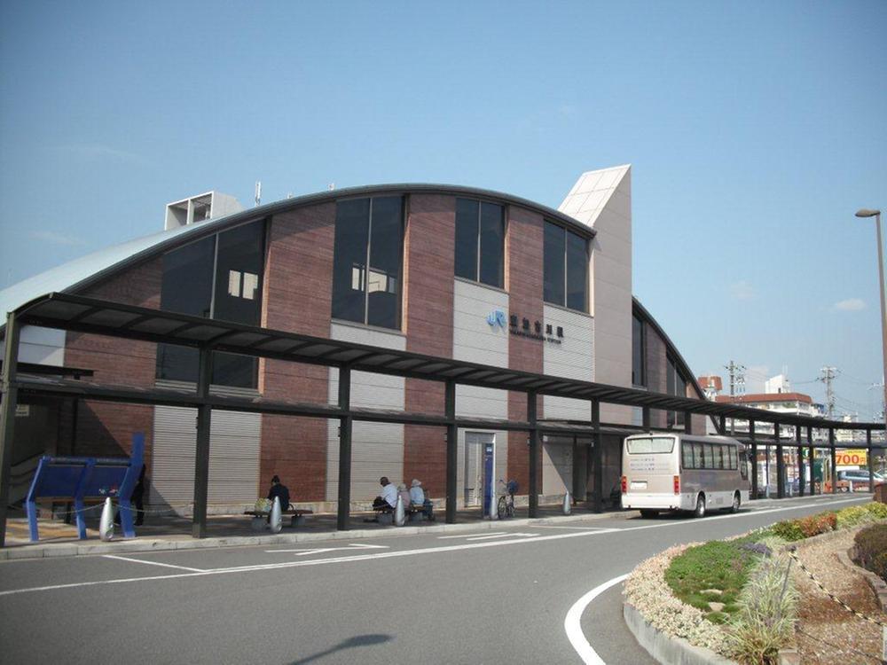 station. JR "Higashikakogawa" 1920m to the station