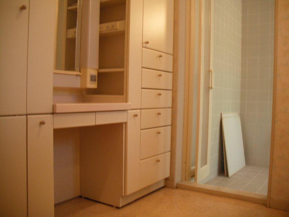 Wash basin, toilet. Residential home Kakogawa Kakogawachomizonokuchi Interior