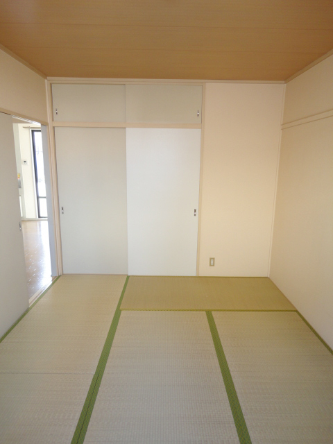 Other room space. Japanese-style room 6 quires ^^