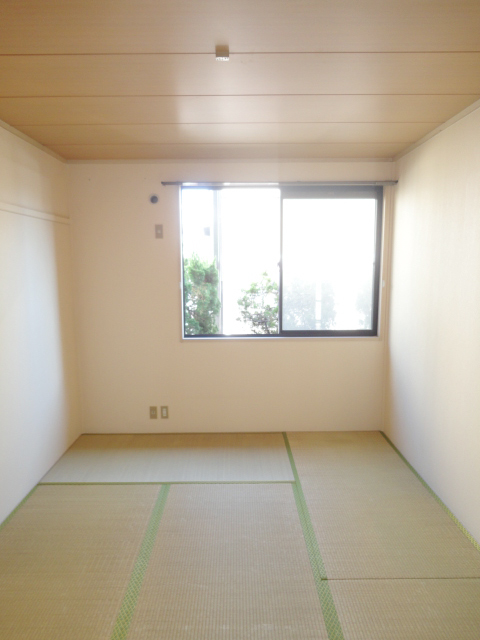 Other room space. Japanese-style room 6 quires ^^