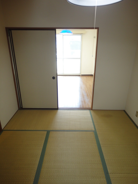 Other room space. Japanese-style room 6 quires ^^