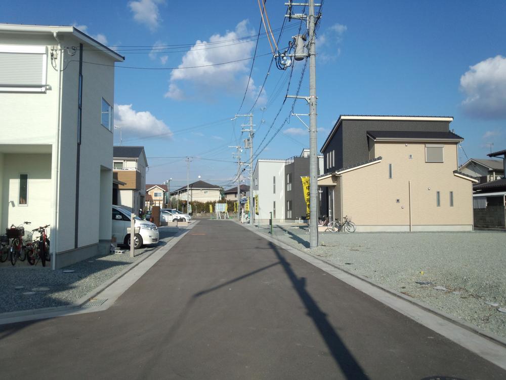 Local photos, including front road. Local (March 2013) Shooting