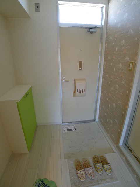 Entrance. It is with entrance shoe box.