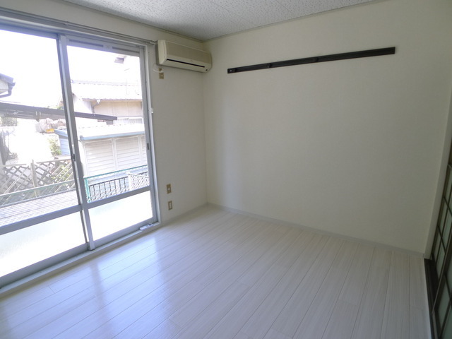 Other room space. It is the room in which the white tones.