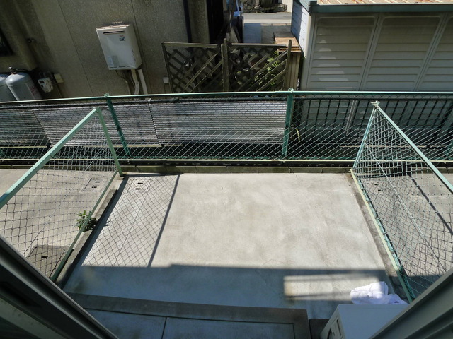 Balcony. I laundry is Jose a lot.