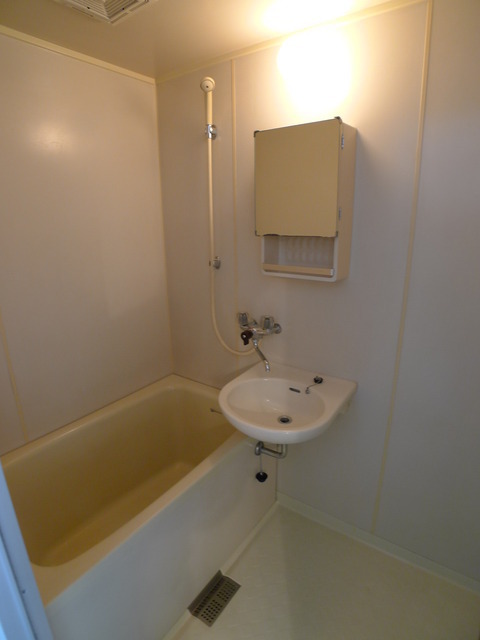 Bath. Refresh tired of the day.