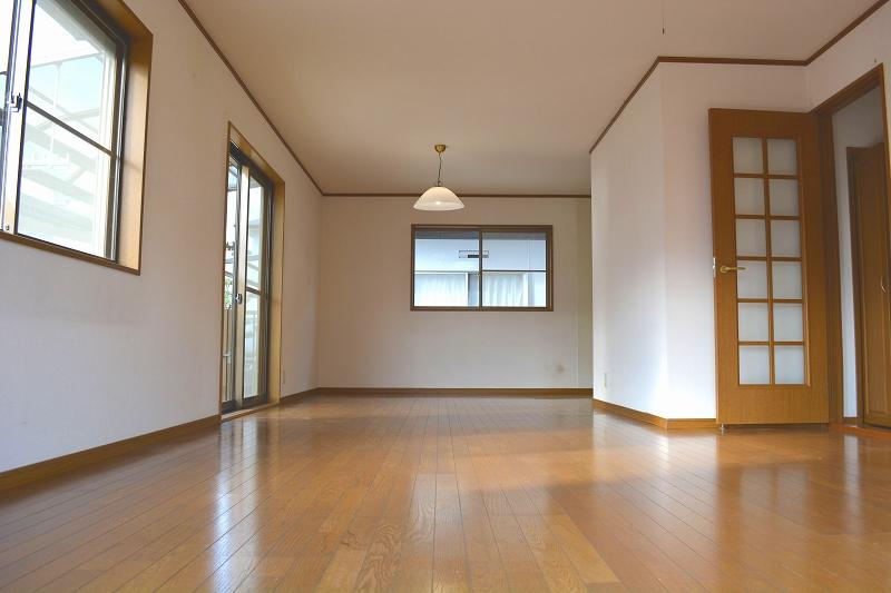 Living. Local (12 May 2013) Shooting