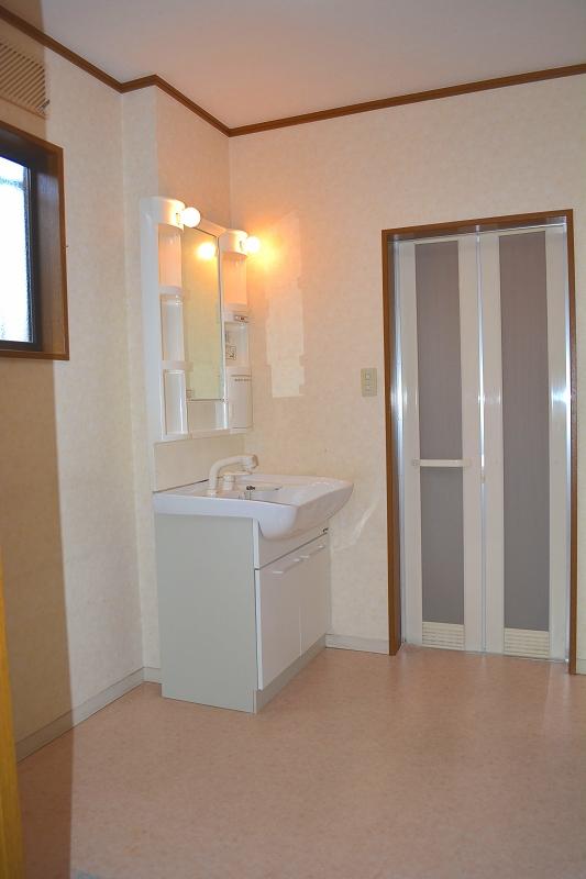 Wash basin, toilet. Local (12 May 2013) Shooting