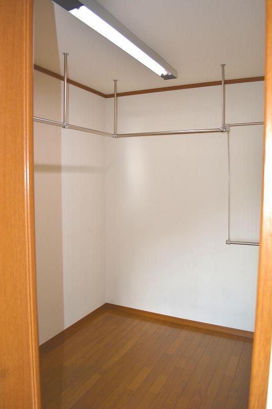 Receipt. Walk-in closet