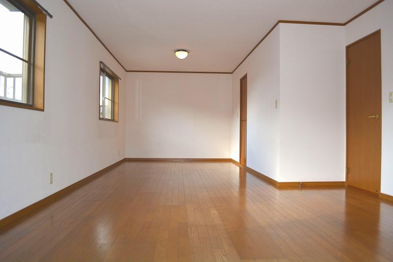 Non-living room. Local (12 May 2013) Shooting