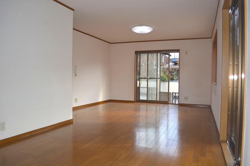 Living. Local (12 May 2013) Shooting