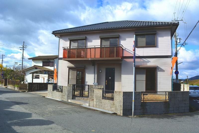 Local appearance photo. Local (12 May 2013) Shooting