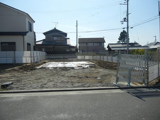 Local photos, including front road. Local (10 May 2013) Shooting