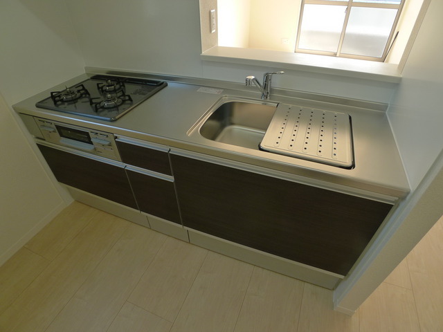 Kitchen. 3-neck counter-type system kitchen.