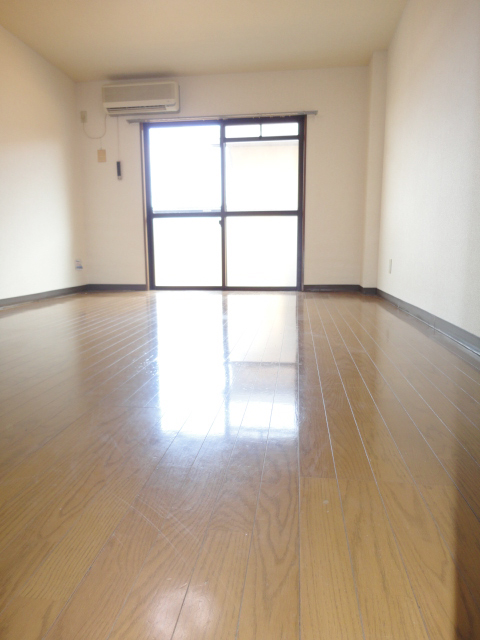 Living and room. Spacious Western-style 8 quires ^^