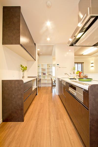 Kitchen. It stuck to the functionality and storage capacity. IH cooking heater, Water filter, Tableware is washing dryer equipped.