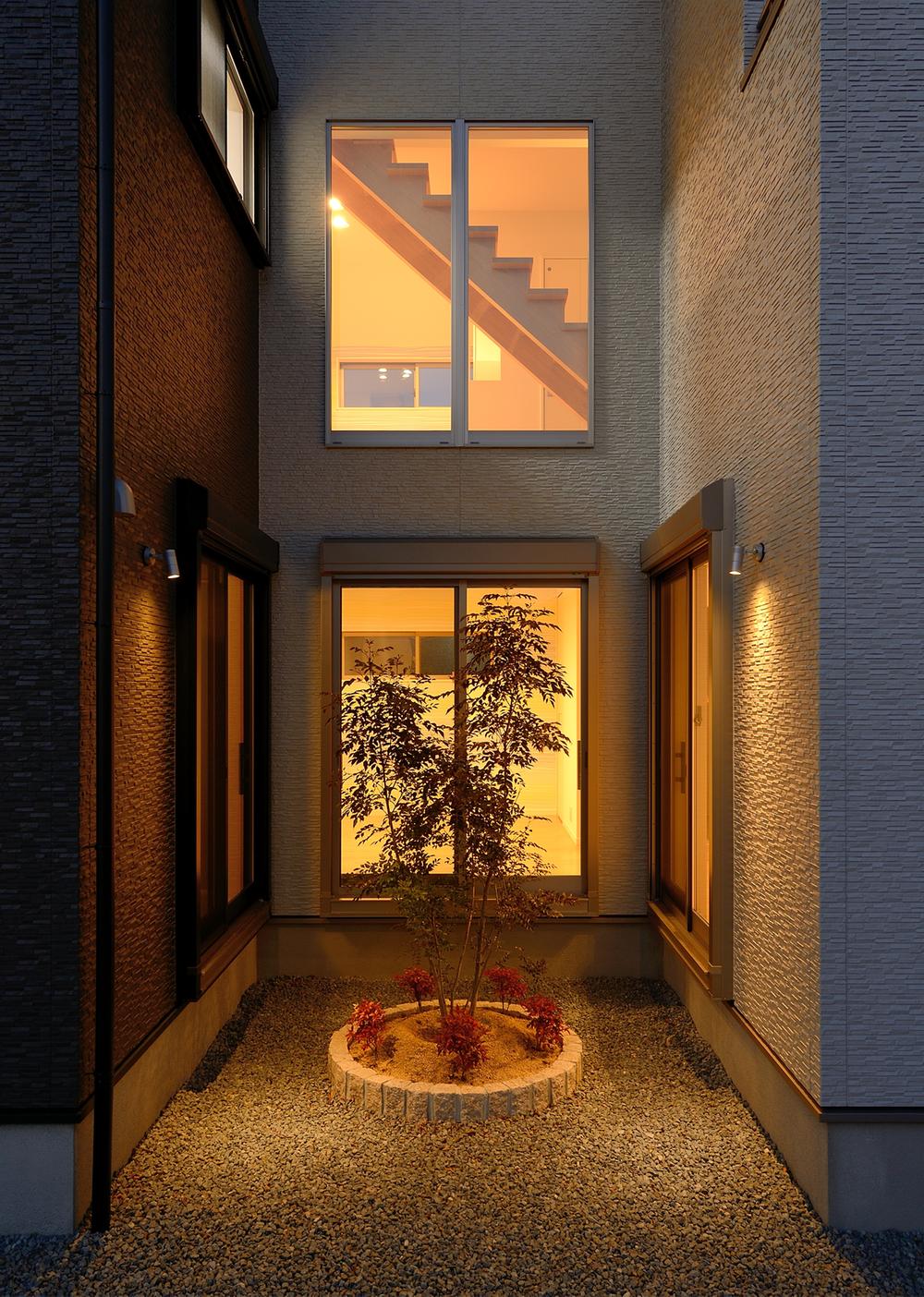 Garden. ◆ Courtyard (March 2013) Shooting