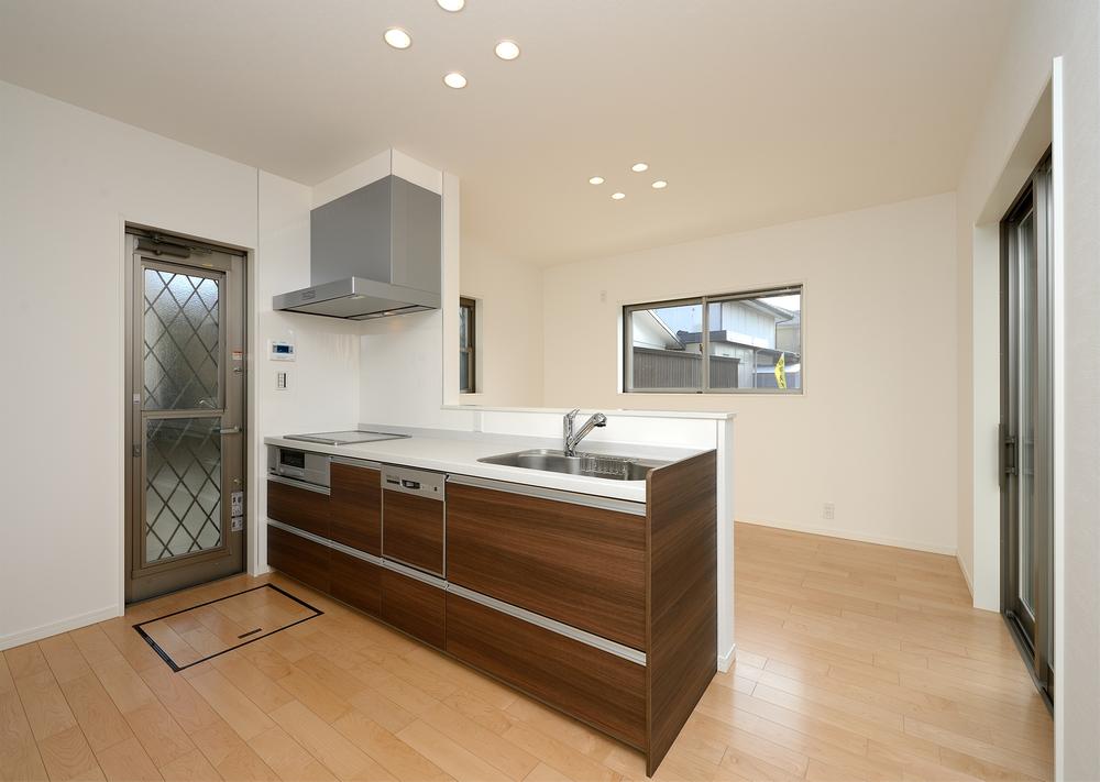 Kitchen. ◆ IH cooking heater, Dish washing dryer with a kitchen (March 2013) Shooting