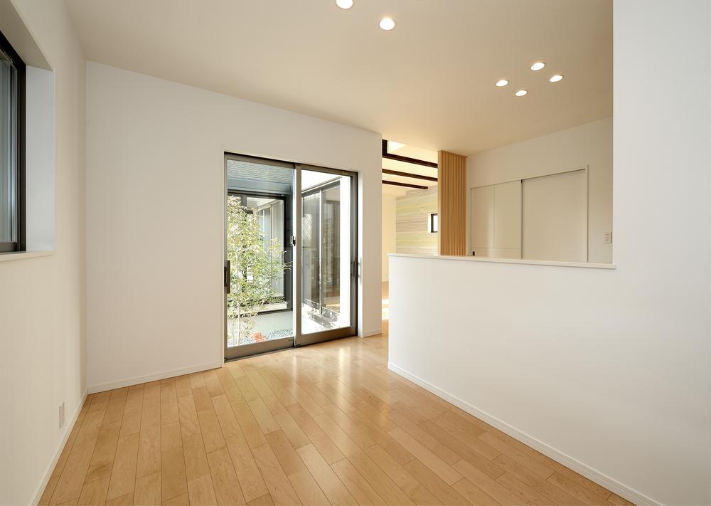 Other introspection. ◆ Dining (March 2013) Shooting